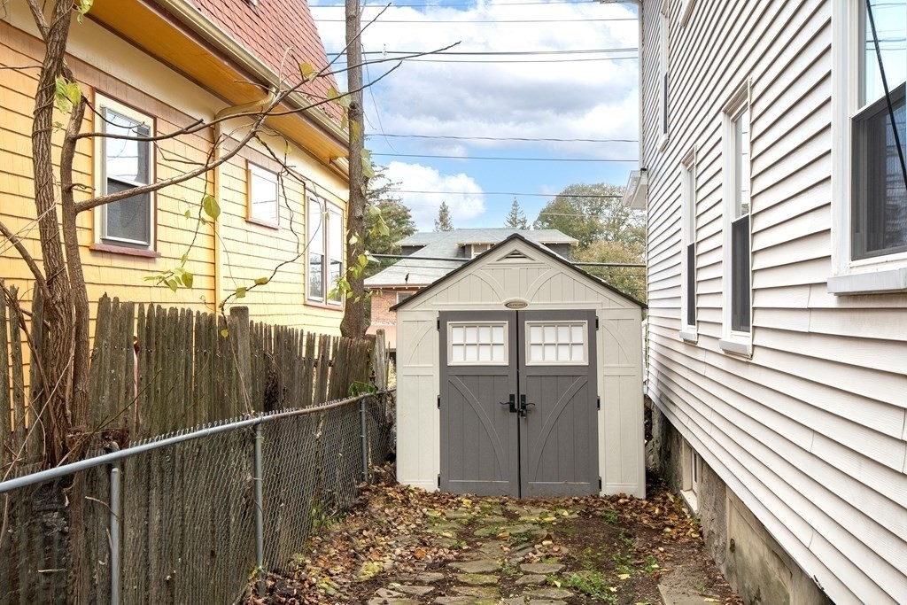 181 Metropolitan Ave - Photo 30