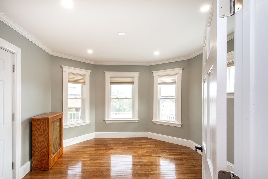 181 Metropolitan Ave - Photo 8