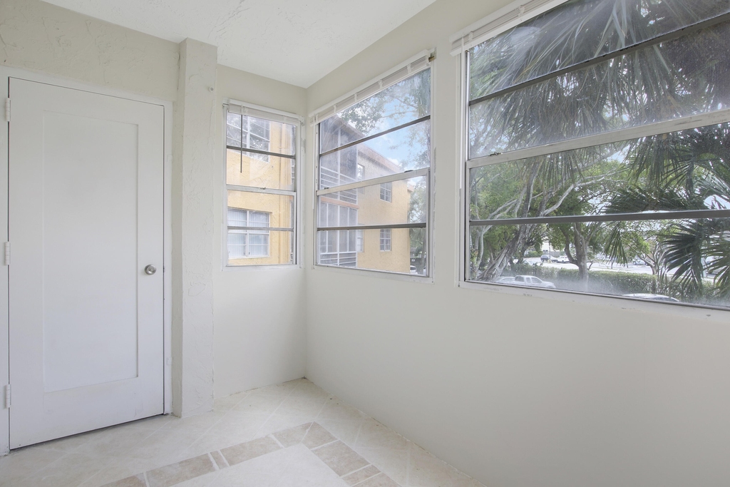 4304 Nw 9th Avenue - Photo 16