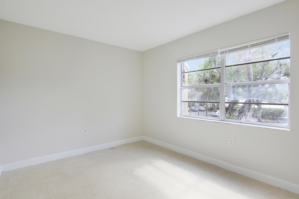 4304 Nw 9th Avenue - Photo 6