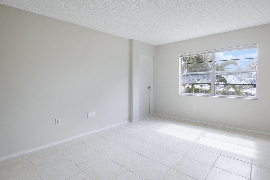 4304 Nw 9th Avenue - Photo 13