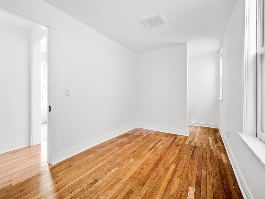 2156 W Roscoe Street - Photo 11