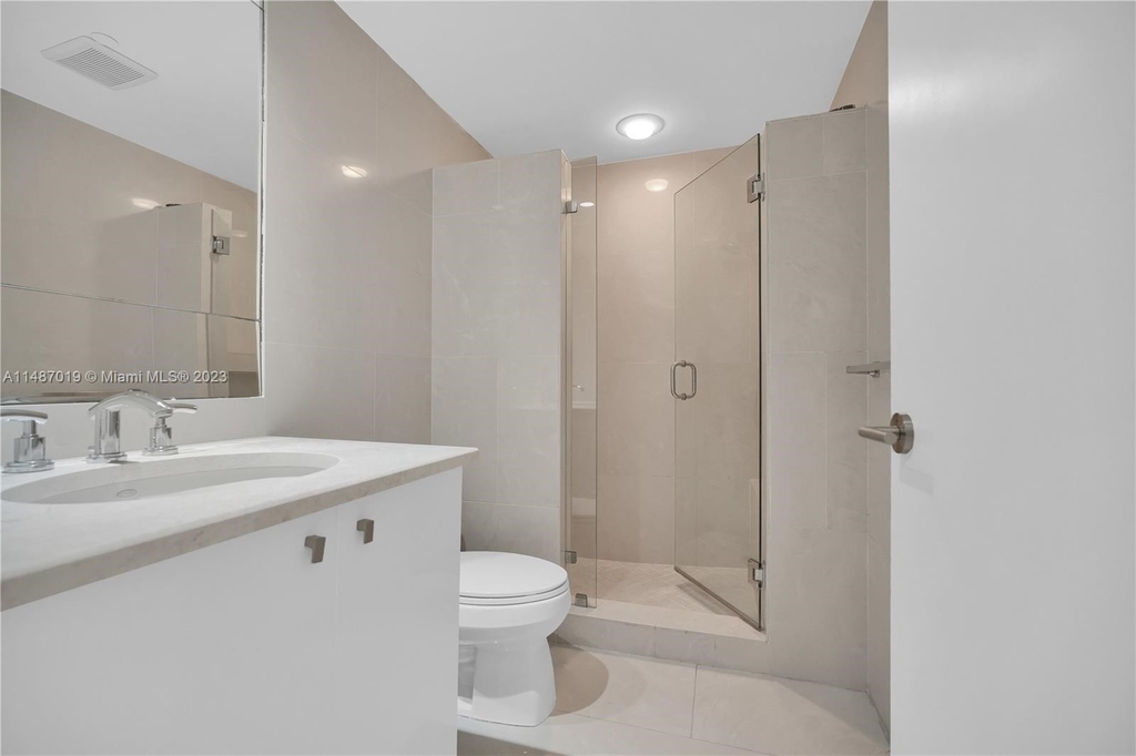 901 Brickell Key Blvd  #1604 - Photo 30