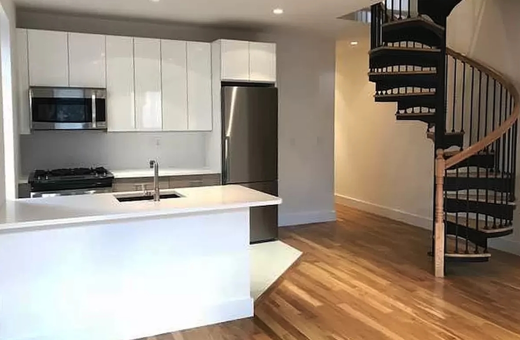 124 Ridge Street - Photo 1