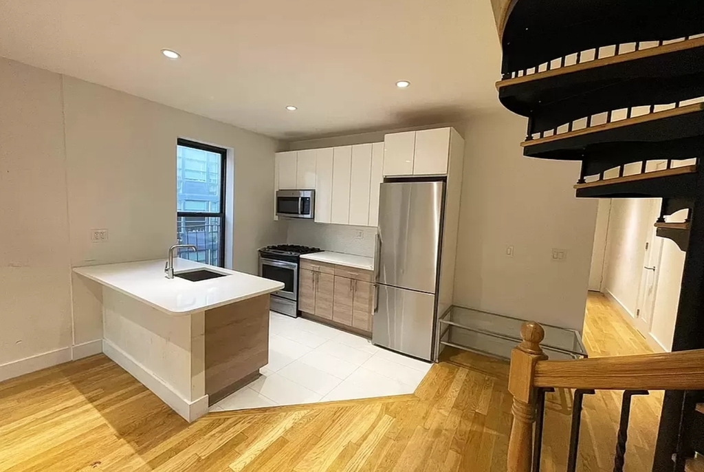 124 Ridge Street - Photo 0