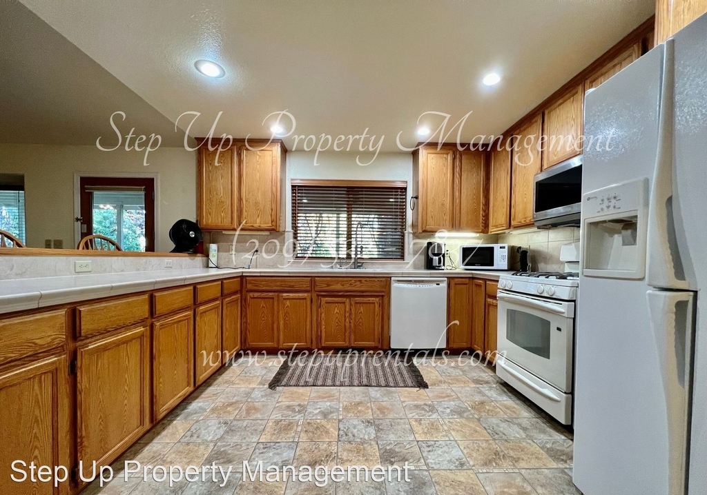 22519 Lina Ln - Photo 4