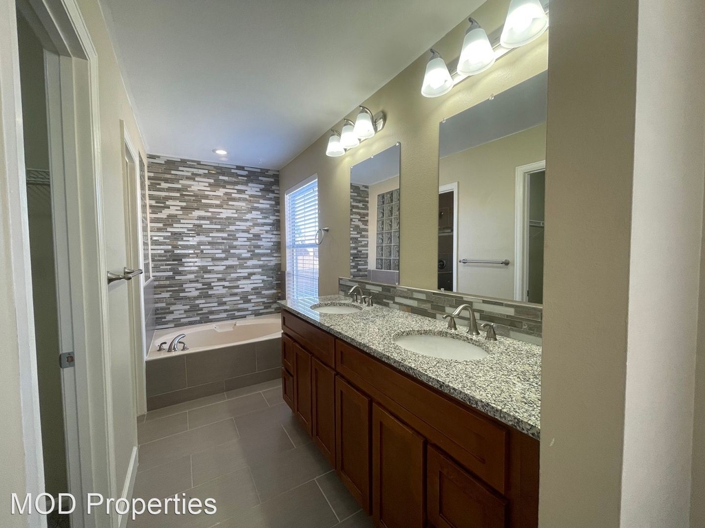 8825 Fiesta Terrace - Photo 27