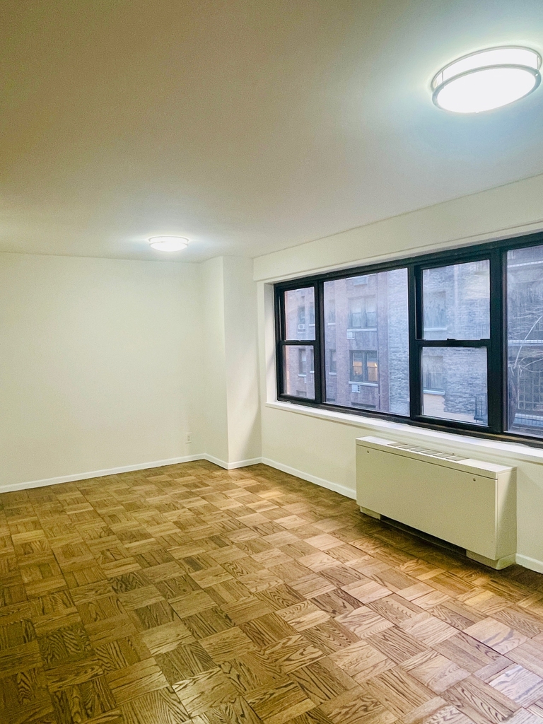 East 56th Street - Photo 3