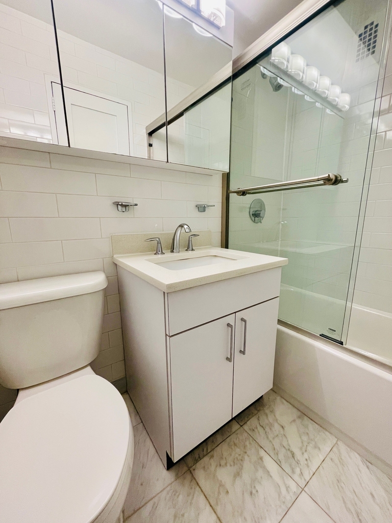 East 56th Street - Photo 10