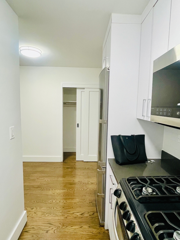 East 56th Street - Photo 15