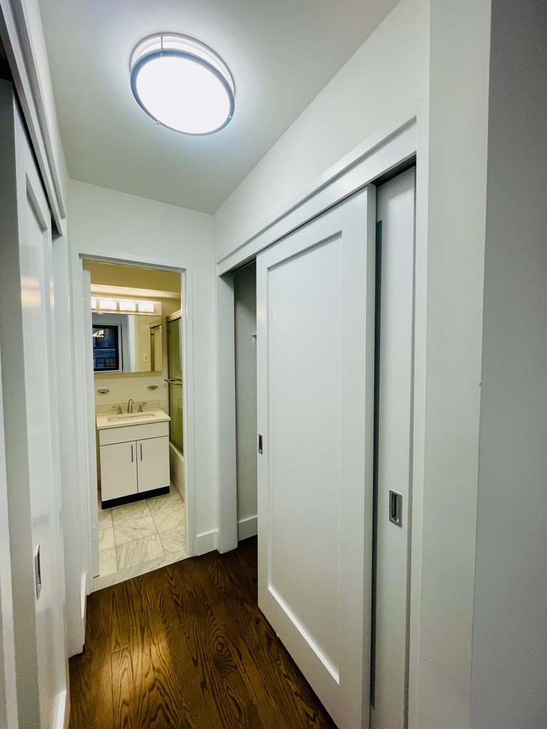 East 56th Street - Photo 8