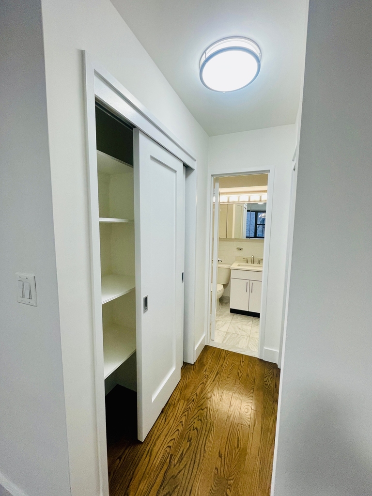 East 56th Street - Photo 9