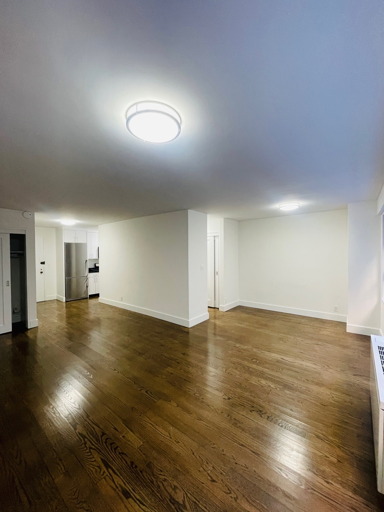 East 56th Street - Photo 11