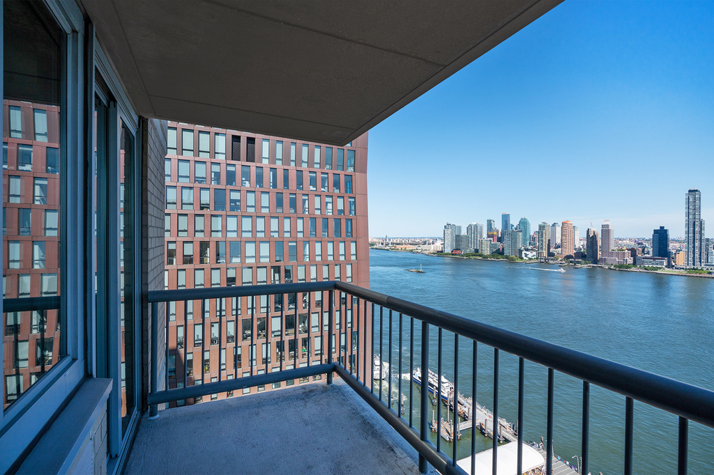 East 34th Street  - Photo 7
