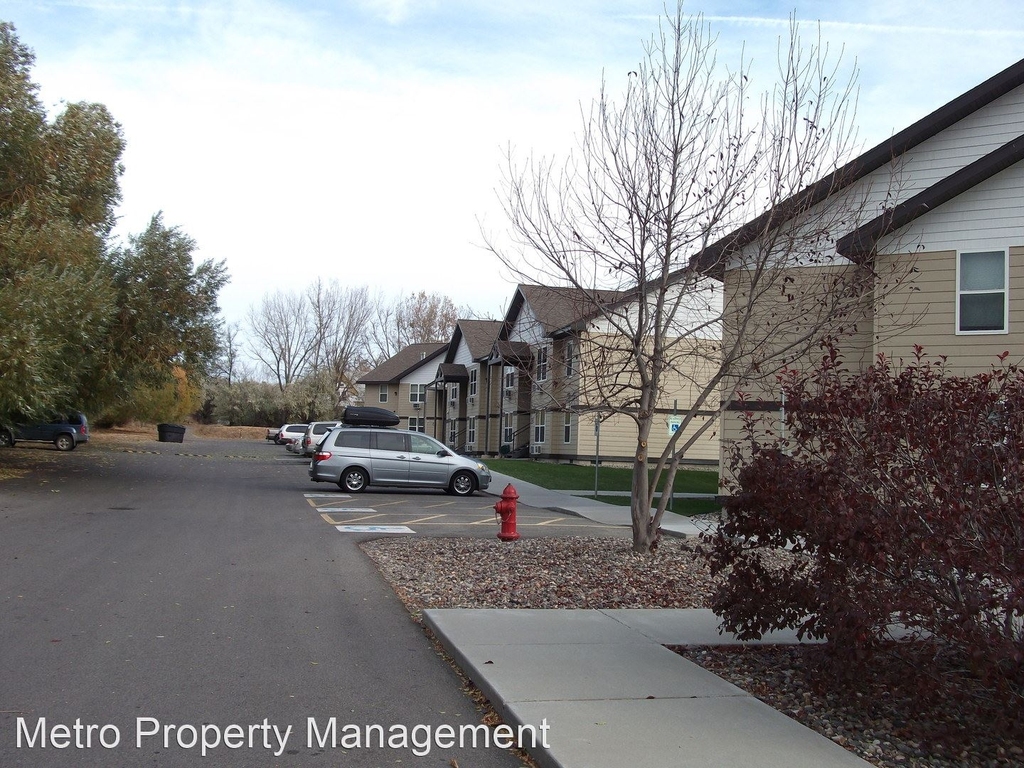 Meadowood Apartments 315 East Maryland Lane - Photo 0