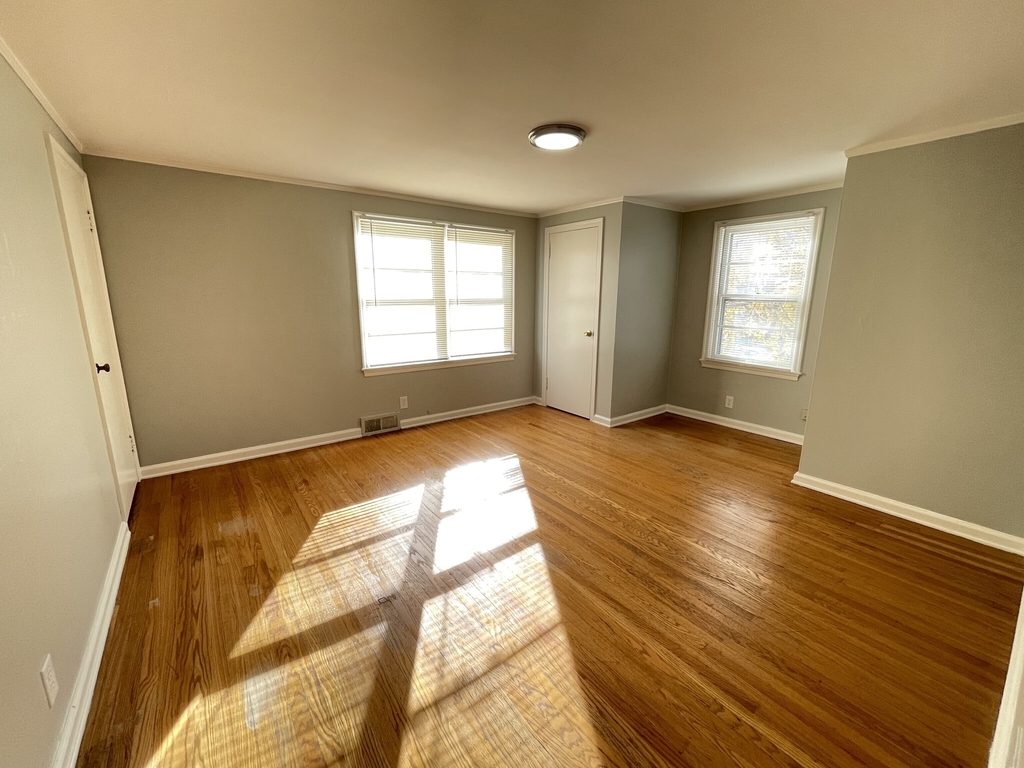 510 W 47th Street - Photo 13