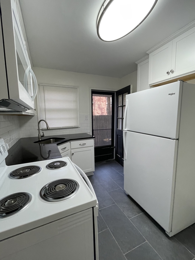 510 W 47th Street - Photo 10