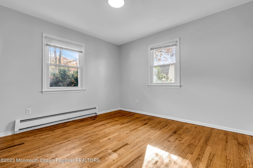 1237 Mizzen Avenue - Photo 6