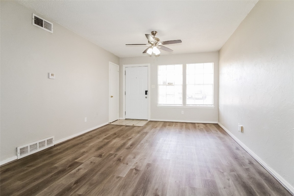 808 Lotus Avenue - Photo 1