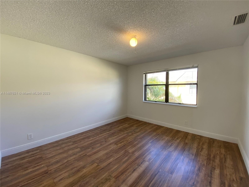 16413 Grape Way - Photo 17