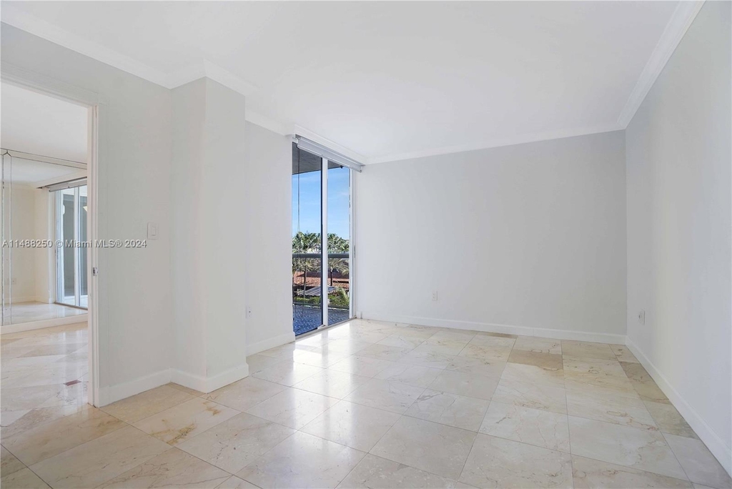 5880 Collins Ave - Photo 17