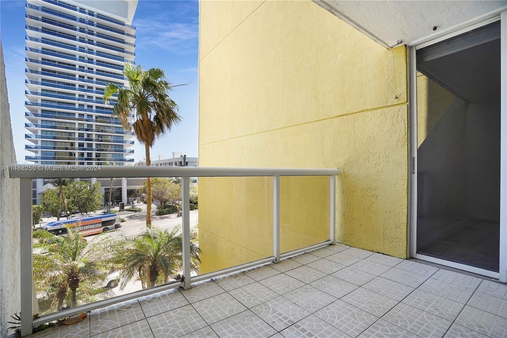 5880 Collins Ave - Photo 26