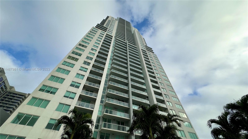 244 Biscayne Blvd - Photo 18