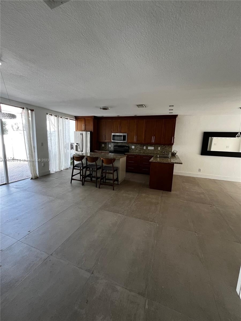 10989 Nw 62nd Ter - Photo 1