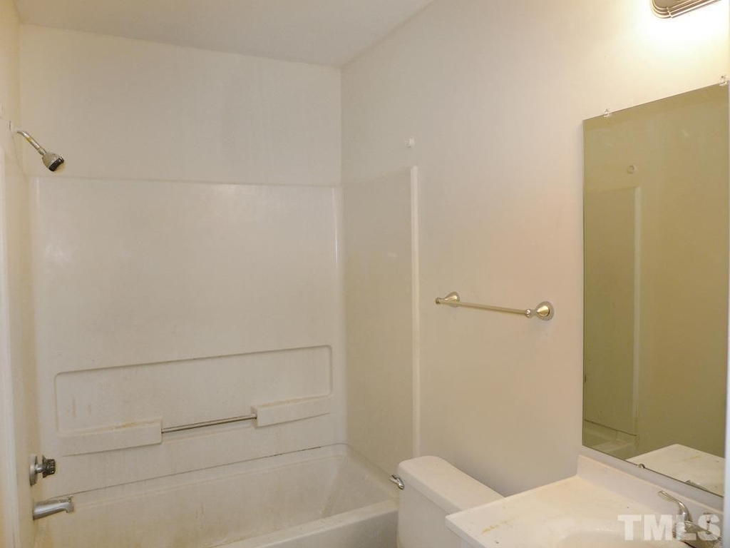 138 Johnson Street - Photo 11