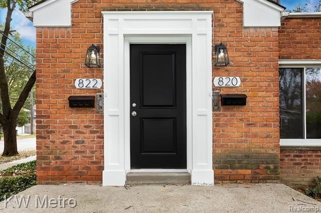 820 E 5th Street - Photo 2
