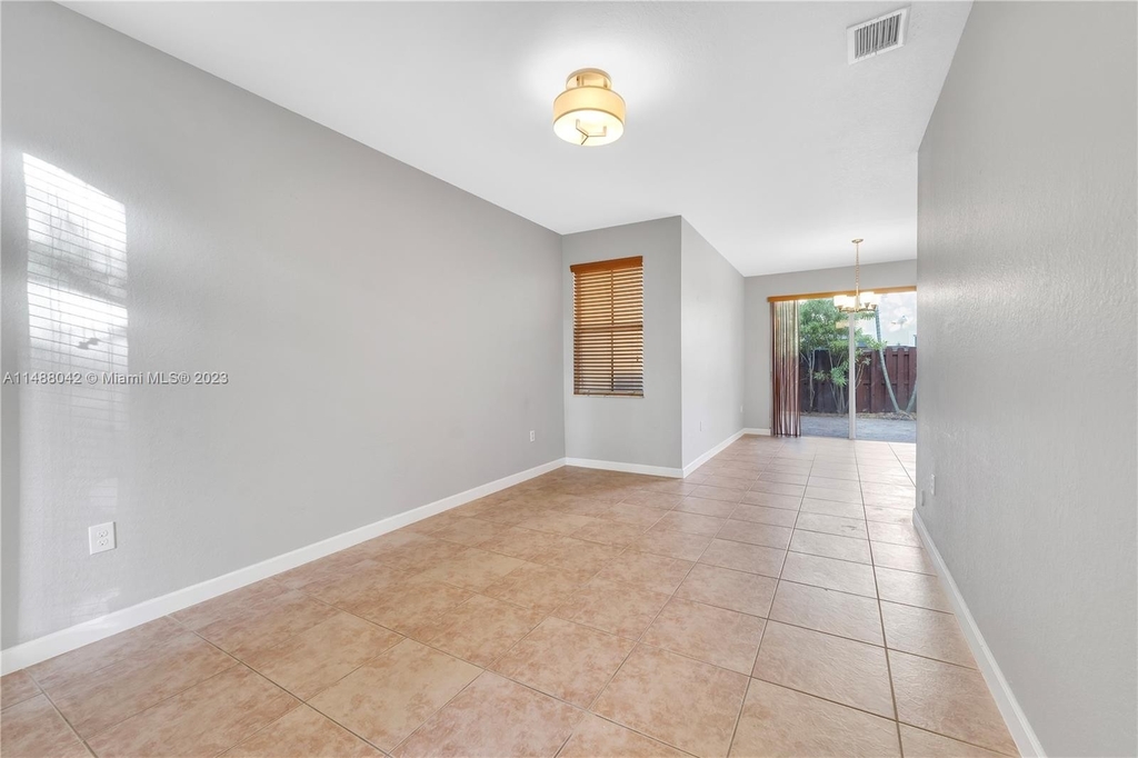 12255 Sw 123rd Ave - Photo 4