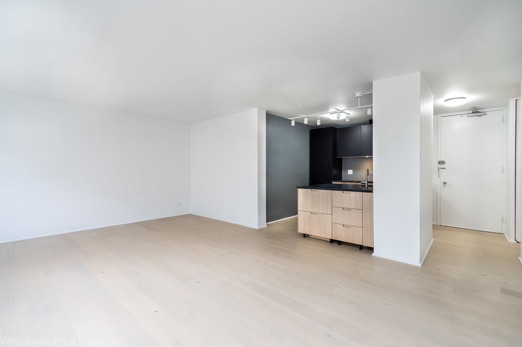 1401 E 55th Street - Photo 5