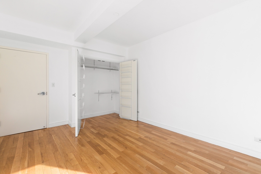 435 East 76th Street - Photo 5