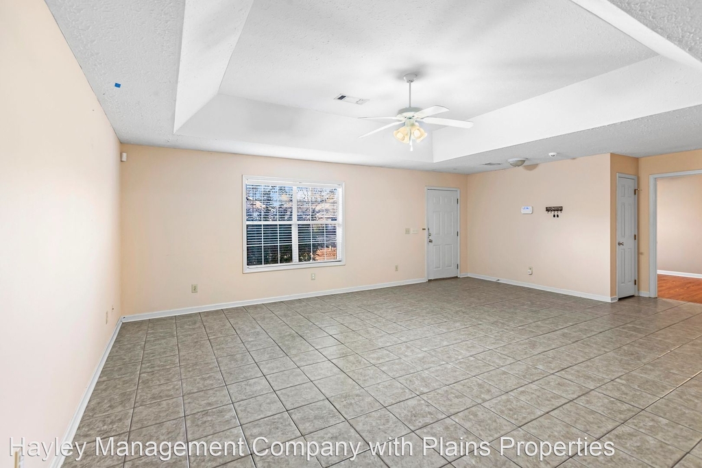 690 Yeager Ln - Photo 2