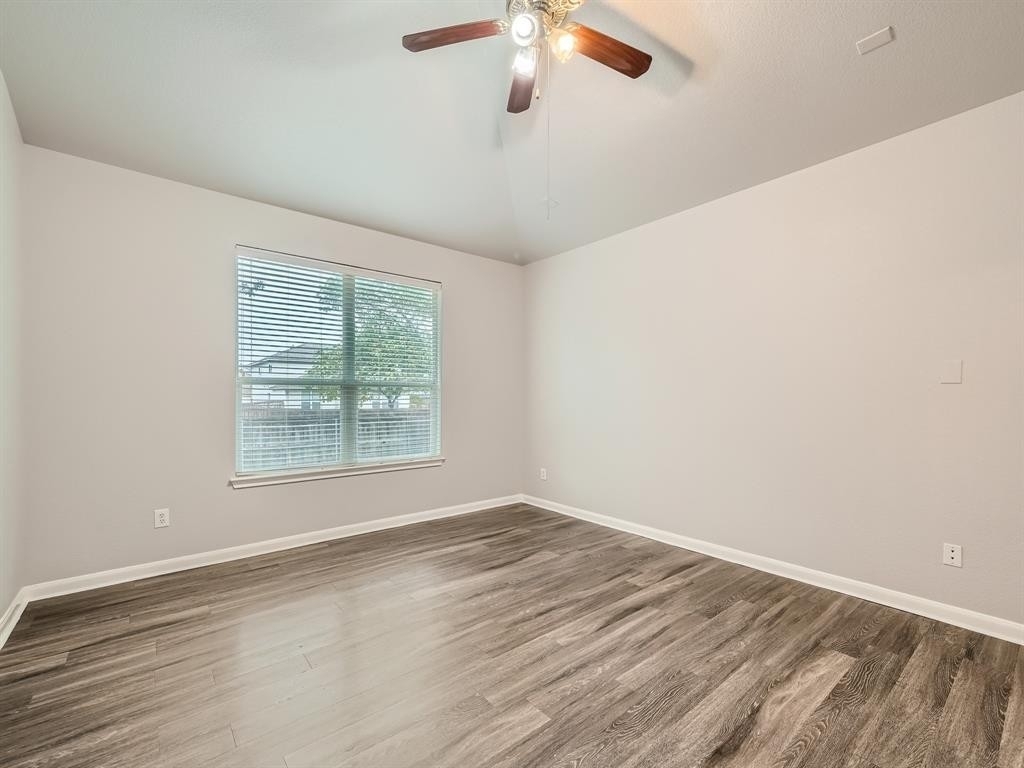198  Covent Dr - Photo 11