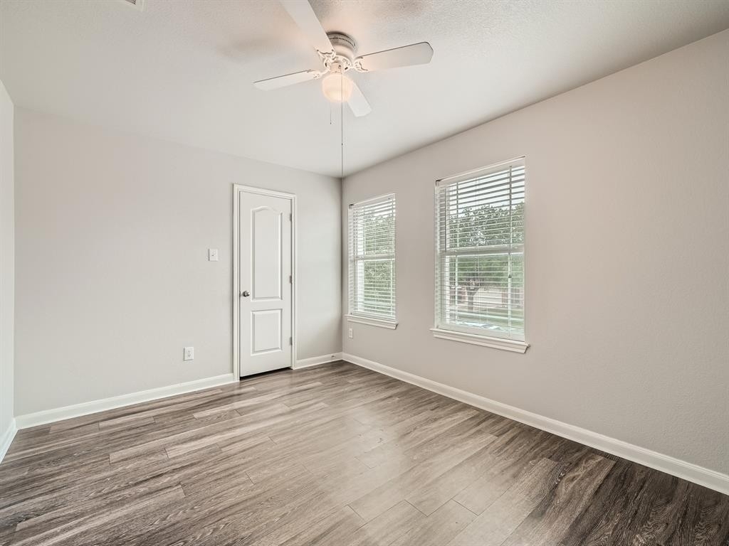 198  Covent Dr - Photo 19