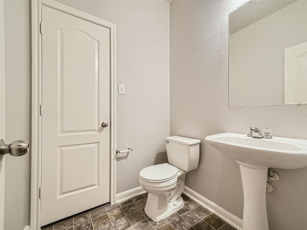198  Covent Dr - Photo 10