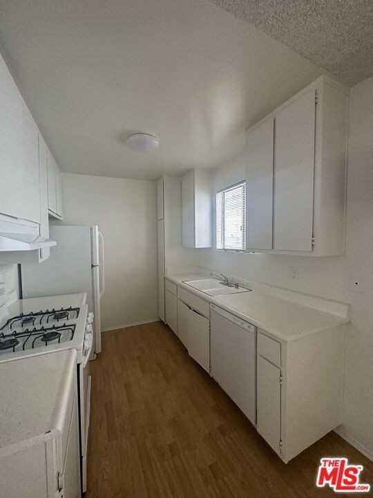 11525 Rochester Ave - Photo 9