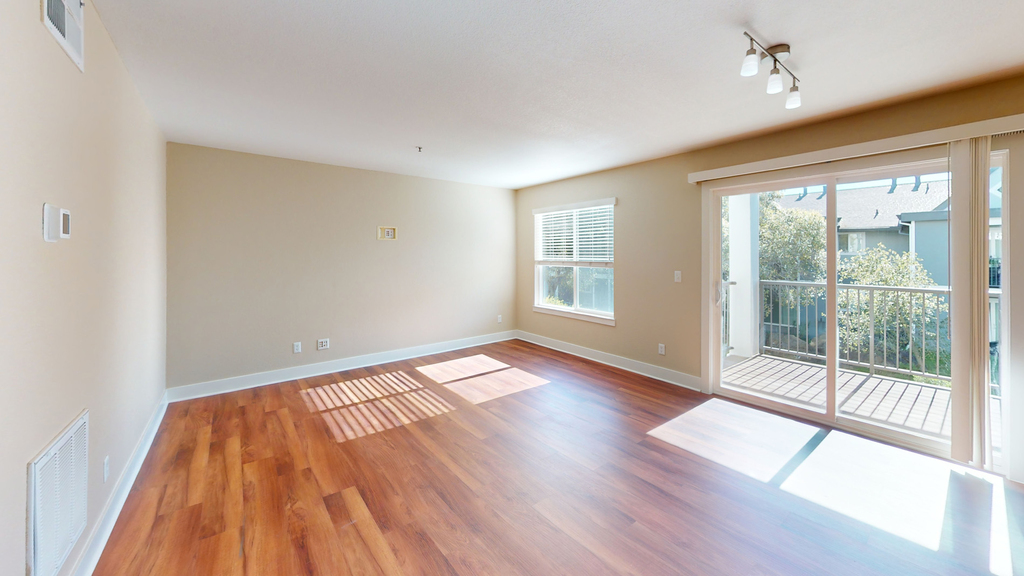 1001 Cresta Way - Photo 2