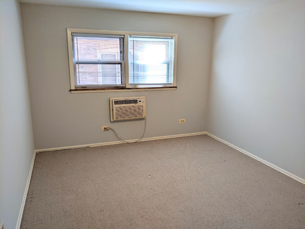 541 Hinman Ave - Photo 2