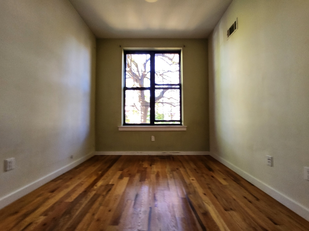 1249 Jefferson Avenue - Photo 4