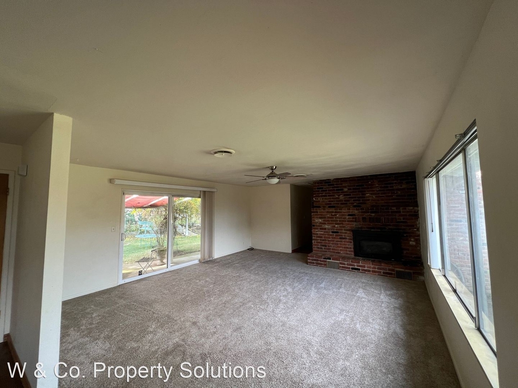 9866 Hillview Drive - Photo 14