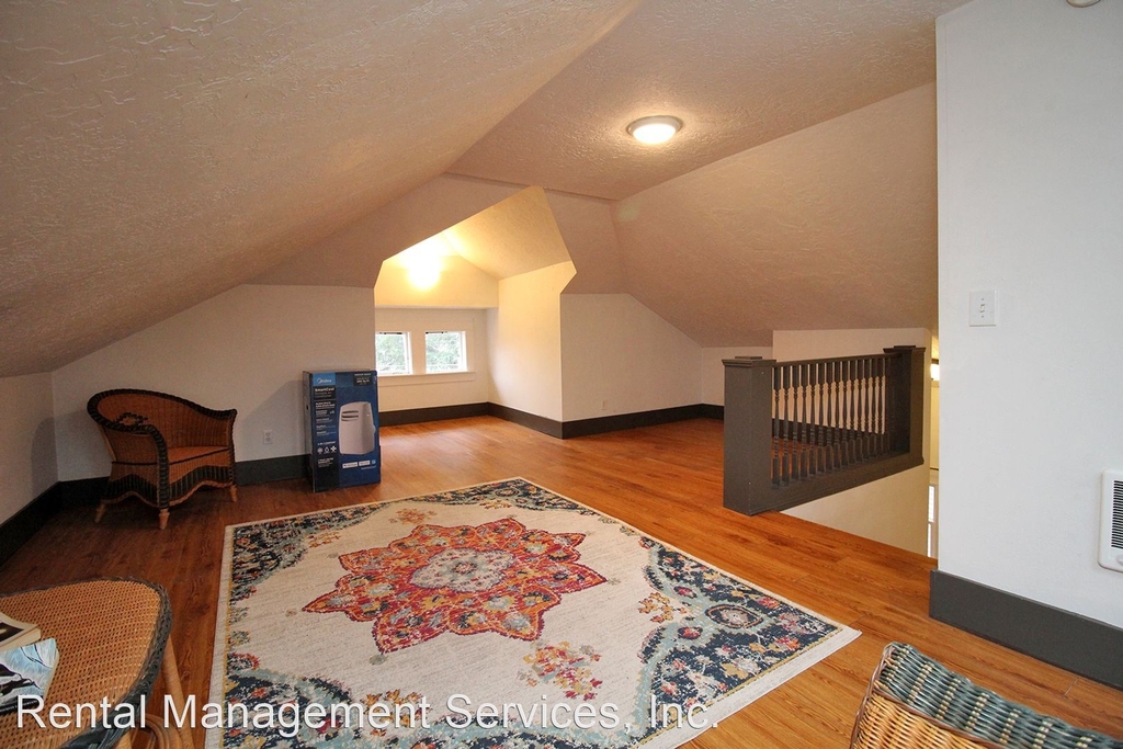 1217 Ne Hancock St - Photo 23