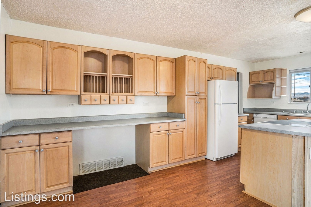 2317 Cheyenne Ave - Photo 3