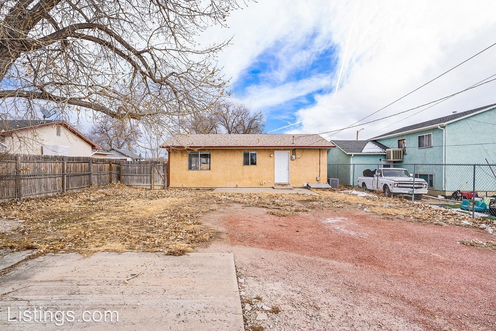 2317 Cheyenne Ave - Photo 0