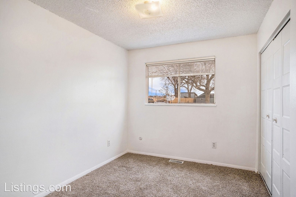 2317 Cheyenne Ave - Photo 4