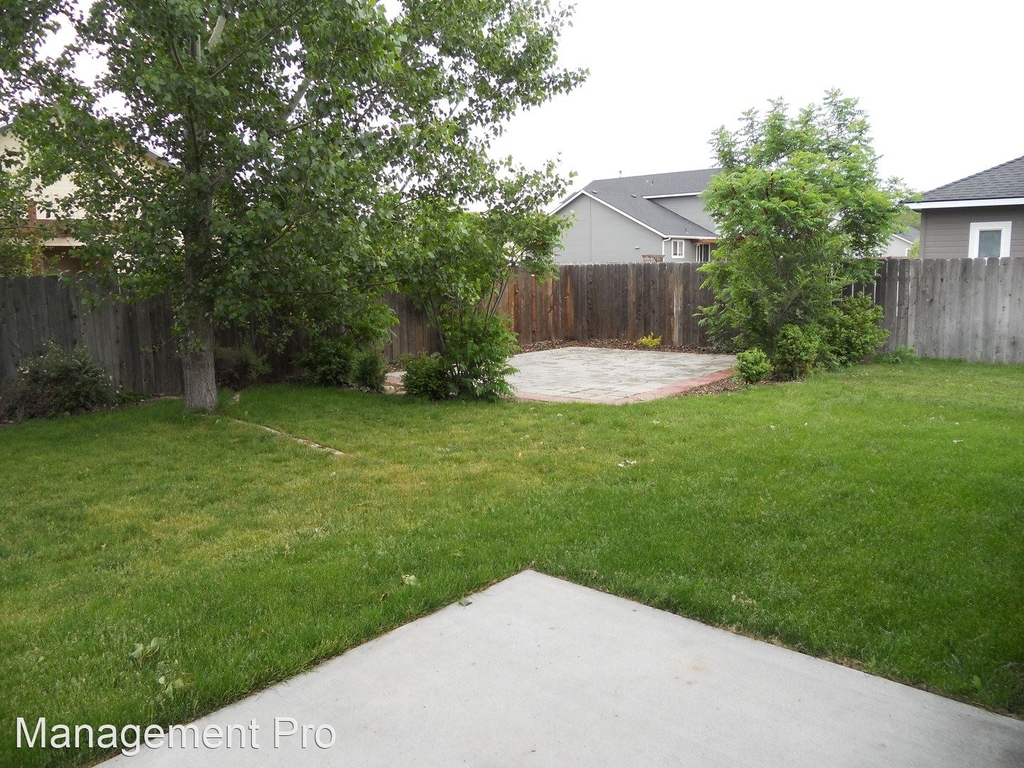 11048 Rose Lake - Photo 1