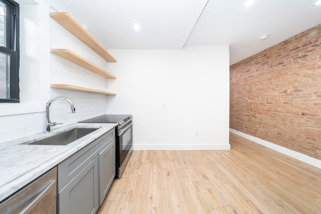 582 East 28th Street - Photo 3