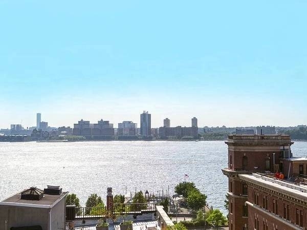 Greenwich Street  - Photo 0
