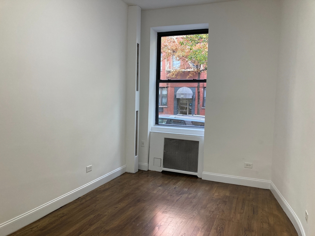 E89th & 3rd Ave - Photo 1